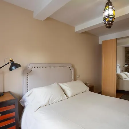 Bed & Center شقة *